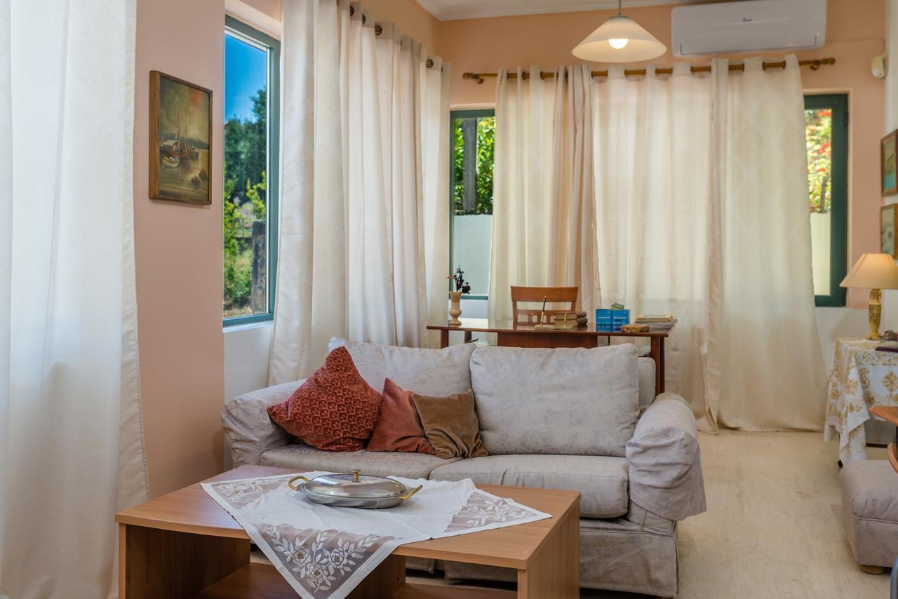 Le Reve Apartment Akrotiri  エクステリア 写真